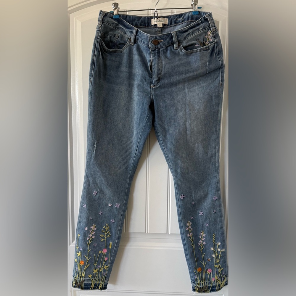 Sundance Blue Cropped Jeans with Floral Embroidery